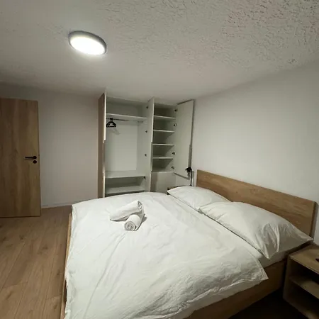 Lesna 6, Apartment *
